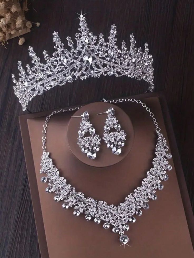  Choose Bridal Accessories That Elevate Your Beauty