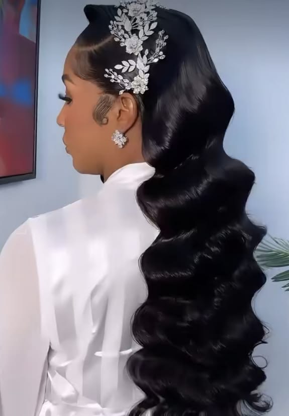  Choose a Bridal Hairstyle That Complements Your Look